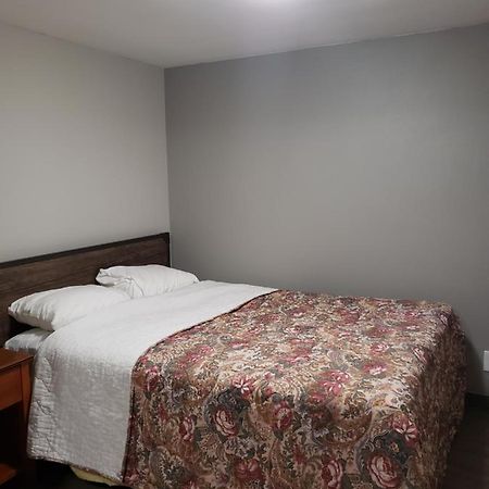 Parkrose Inn And Suites Portland Esterno foto