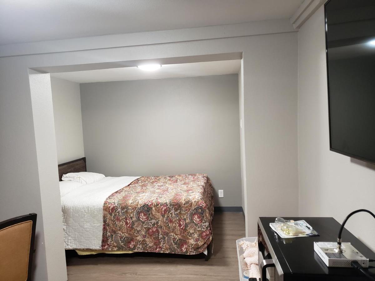 Parkrose Inn And Suites Portland Esterno foto